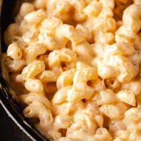 A closeup shot of a macaroni and cheese dish in a skillet.