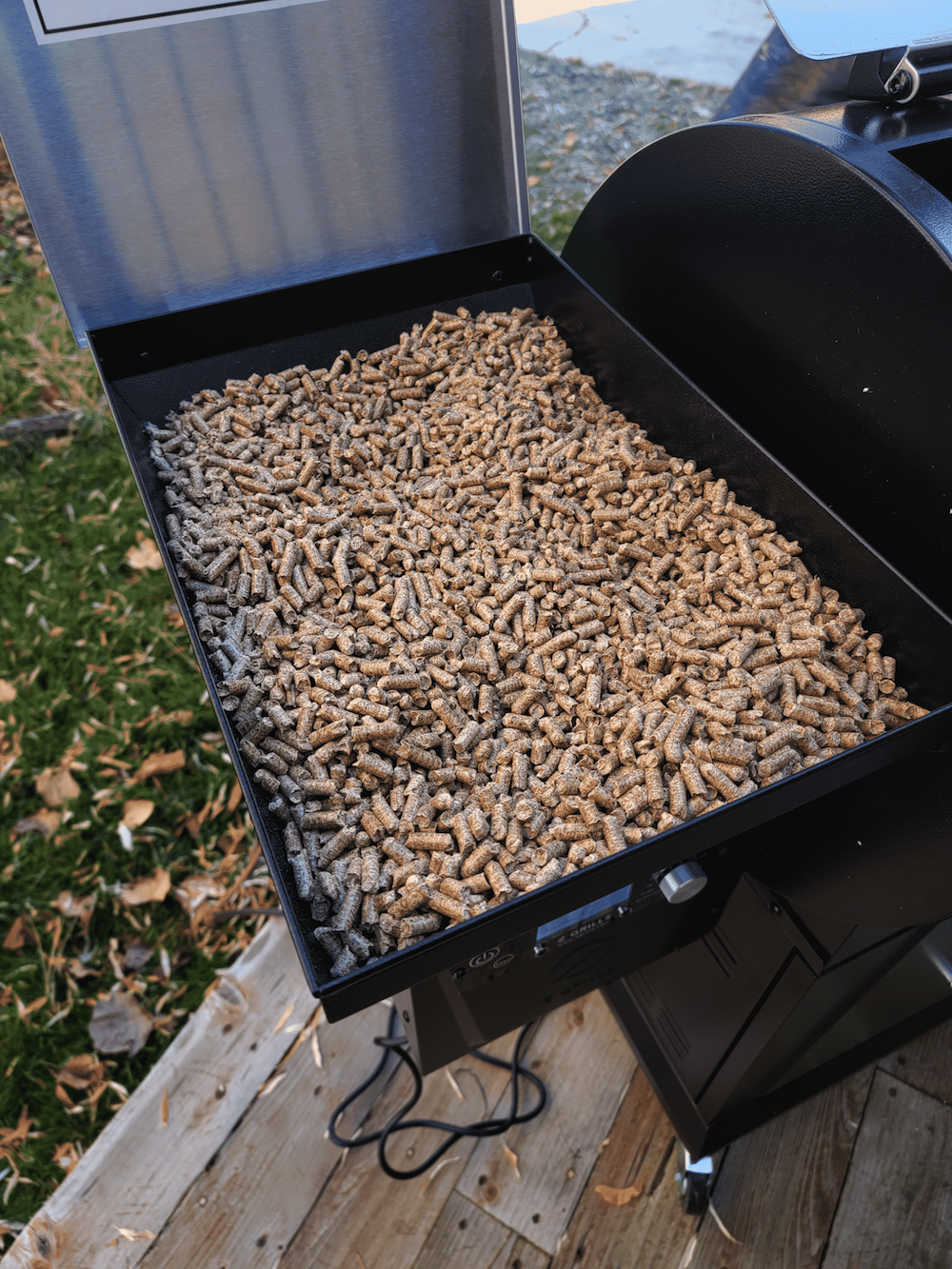 grill hopper with pellets