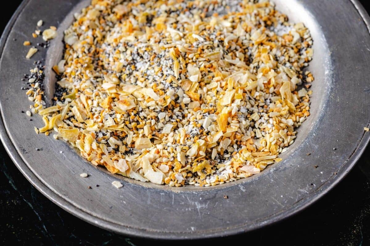 A plate holding everything bagel seasoning.