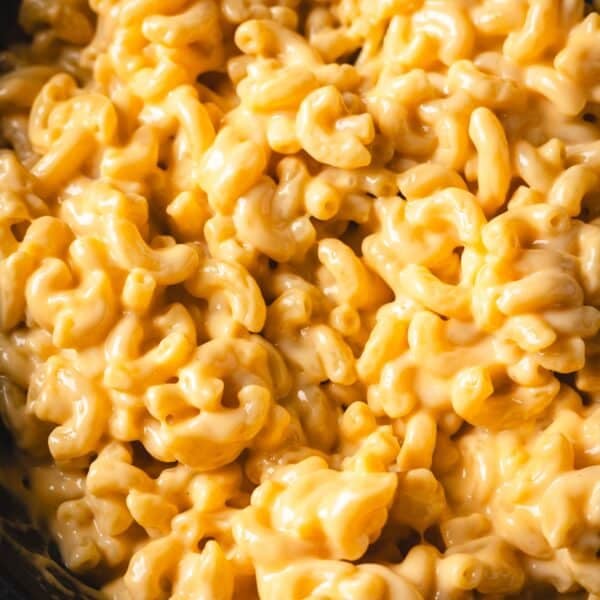 A closeup shot of a skillet filled with mac and cheese.